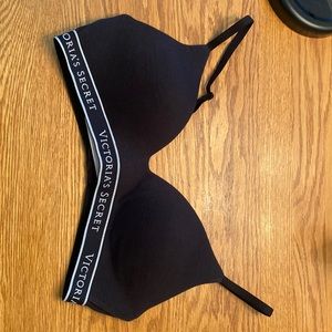 Victoria Secret T-Shirt lightly lined wireless bra.